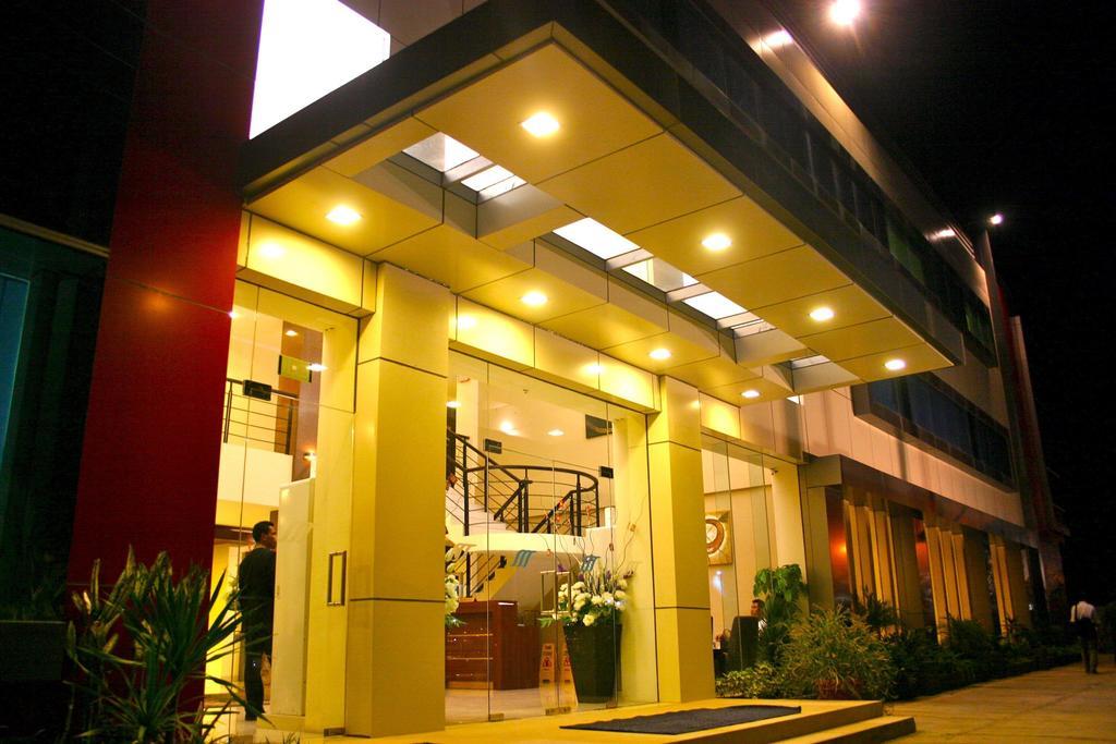 Royal Mamberamo Hotel Sorong Exterior foto