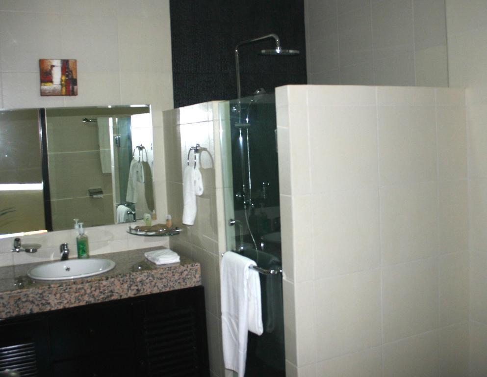 Royal Mamberamo Hotel Sorong Quarto foto