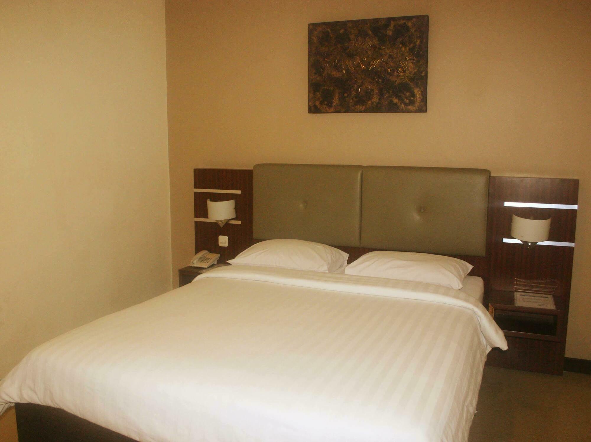 Royal Mamberamo Hotel Sorong Exterior foto