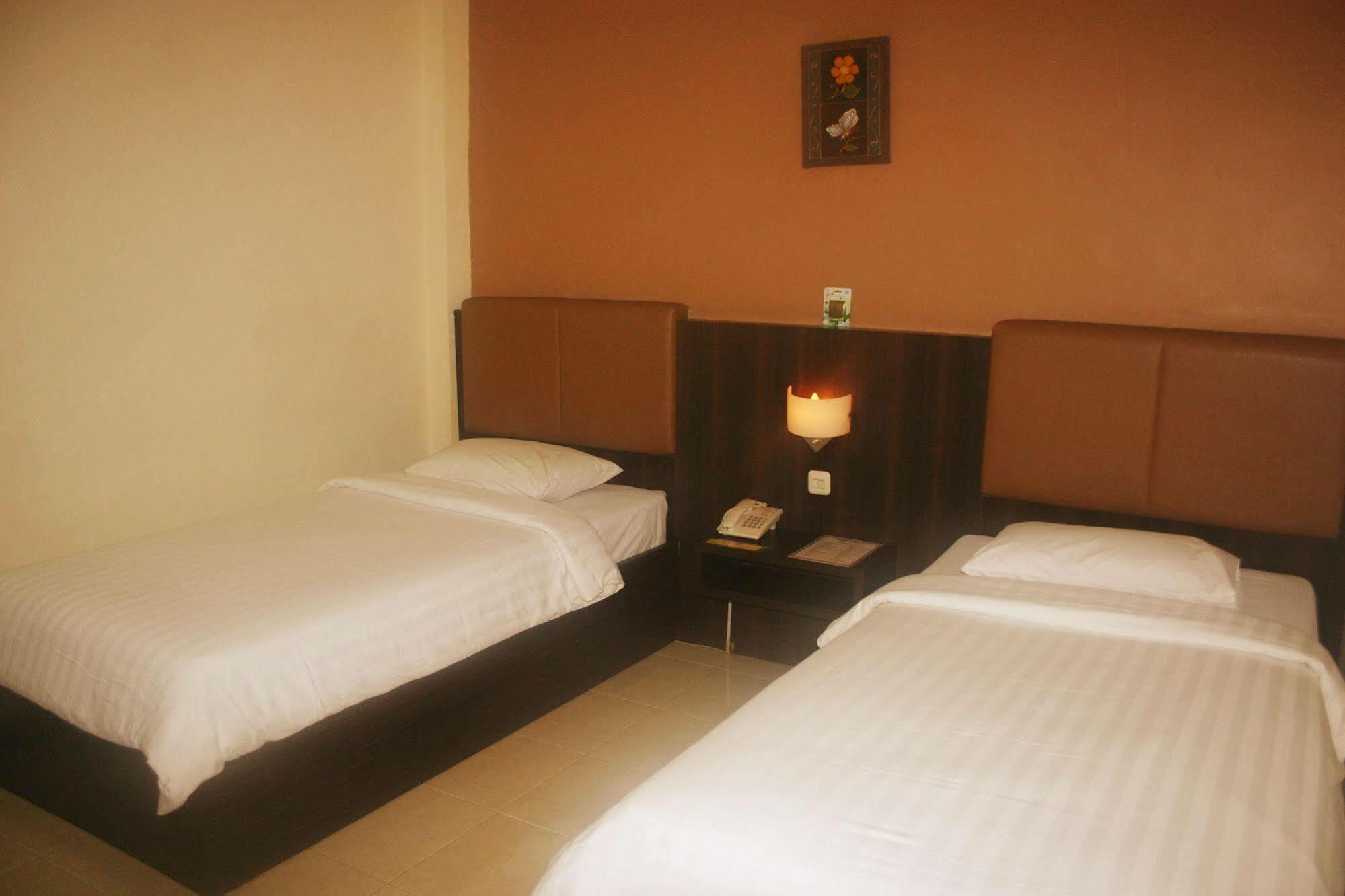 Royal Mamberamo Hotel Sorong Exterior foto